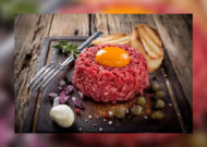 Podávanie „tatárskych biftekov“ je za určitých podmienok v reštauráciách od 1. júna 2017 povolené